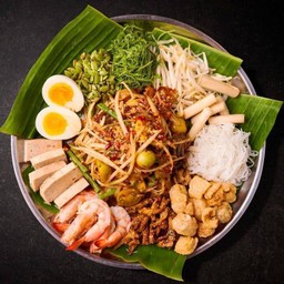 ตำถาดมหาเศรษฐี (กุ้งสุก, หมูยอ, ปลากรอบ, แคบหมู)