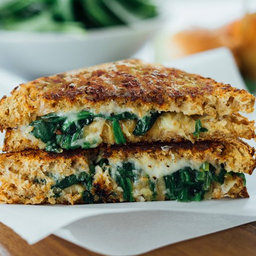 แซนด์วิชผักโขมชีส Spinach cheese sandwich
