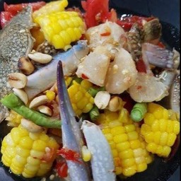 ยำข้าวโพดปูม้า