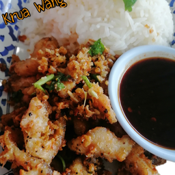 ข้าวไก่ทอดกระเทียมพริกไทย