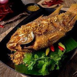 ปลาทับทิมทอดกระเทียม