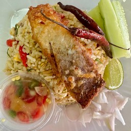 ข้าวผัดปลาส้ม