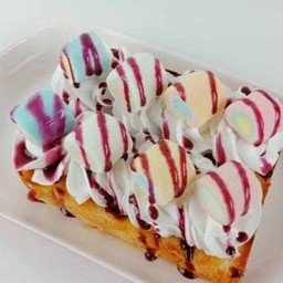 ปังปิง +วิปครีม+มารเมโล่ + ราดช็อคโกแลต