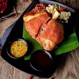 ขาหมูตำมั่ว