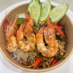 กะเพรากุ้งหมูสับราดข้าว