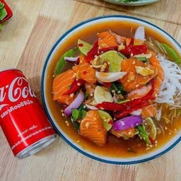 [อร่อยซ่ากับโค้ก] ตำแซลมอน +  โค้ก ออริจินัล 325 มล. (กระป๋อง)