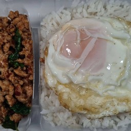 ข้าวกะเพรา + ไข่ดาว