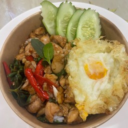 กระเพราะไก่ราดข้าว+ไข่ดาว