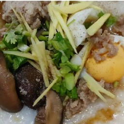 โจ๊กหมูเห็ดหอมใส่ไข่