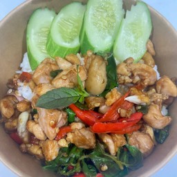 กะเพราไก่ราดข้าว