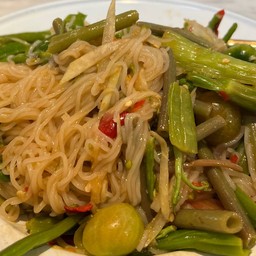 ตำส้มข้าวปุ้นฮ้อนปูปลาร้า