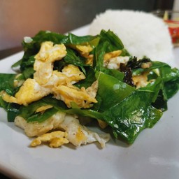 ข้าวใบเหลียงผัดไข่