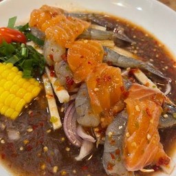 ยำแซลม่อน กุ้ง