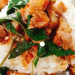 ข้าวกระเพาหมูกรอบ