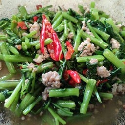 ผัดผักบุ้งใส่หมูสับ (เป็นกับ)