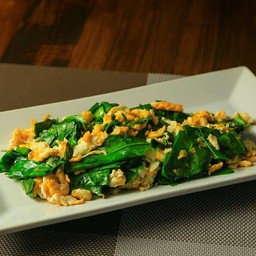 ใบเหลียงผัดไข่