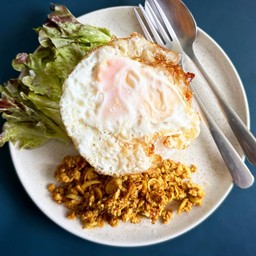 คั่วกลิ้งไก่สับ+ไข่ดาวกรอบๆ
