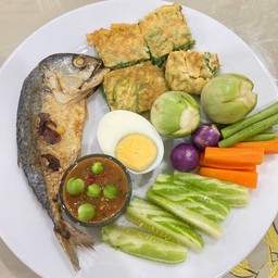 ชุดน้ำพริกกะปิ +ปลาทูทอด 1 ตัว +ไข่เจียวชะอม1