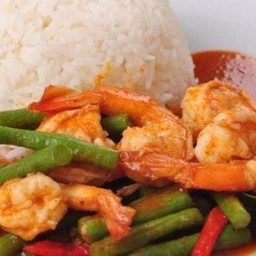 ข้าวผัดพริกแกงกุ้ง