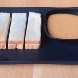 ขนมปัง+น้ำจิ้มถัั่ว (bread with satay sauce)