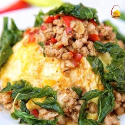 กระเพราหมูไข่ข้น