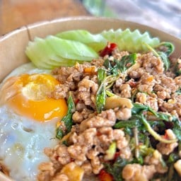 กะเพราซ่าส์ กระทะร้อน
