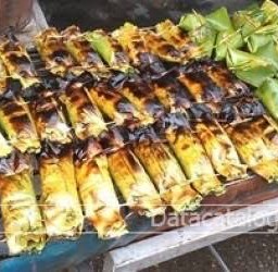 ข้าวเหนียวปิ้งใส้เผือก