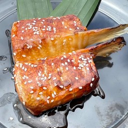 คลีบปลาแซลมอนทอดราดซอสเทอรินสกิ