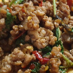 กะเพราหมูสับ (กับข้าว)