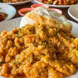 หมูนุ่มผัดผงกะหรี่ราดข้าว