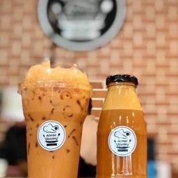ชาชักเย็น (Thai style Iced tea with milk)