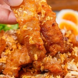 สามชั้นทอดกระเทียม