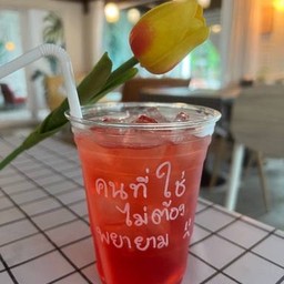 สตอเบอร์รี่พีช โซดา