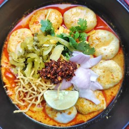 ข้าวซอยลูกชิ้นปลา