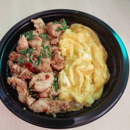 กระเพราไก่ไข่ข้น + น้ำเก๊กฮวย