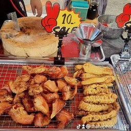 ไส้หมูย่าง ชิ้นละ