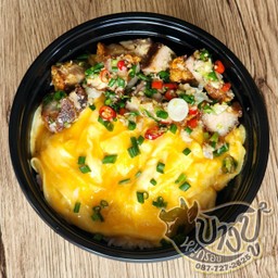ข้าวไข่ข้นหมูกรอบคั่วพริกเกลือ