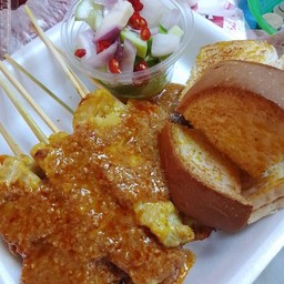 หมูสะเต๊ะกลาง + ขนมปัง