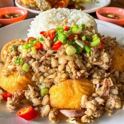 เต้าหู้คั่วหมูสับราดข้าว