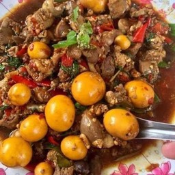 กระเพราไก่ไข่อ่อนพวง