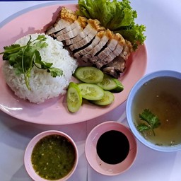 ข้าวหน้าหมูกรอบน้ำจิ้มซีฟู้ด