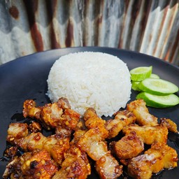 ข้าวหมูกรอบกระเทียม