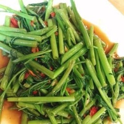 ผัดผักบุ้งไฟแดง