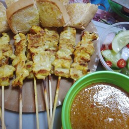 หมูสะเต๊ะเล็ก +ขนมปังปิ้ง