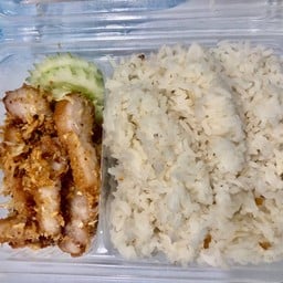 คอหมูทอดกระเทียมราดข้าว