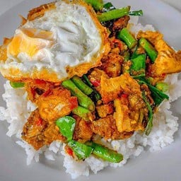 พริกแกงหมูกรอบ