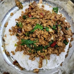 กระเพราไก่