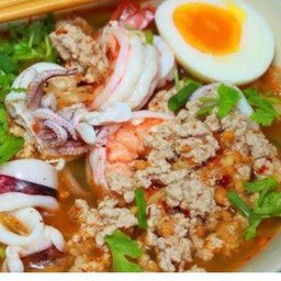 มาม่าต้มยำกุ้งปลาหมึกไข่ต้ม