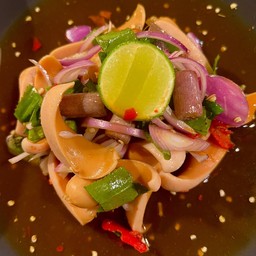 ยำไส้กรอก