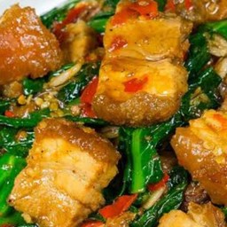 คะน้าหมูกรอบราดข้าว